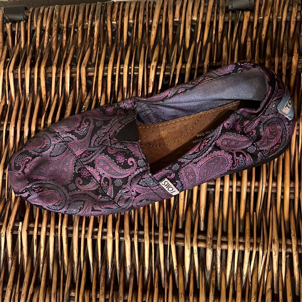 RARE Toms Slip-ons!! Purple paisley satin print size 8.5
